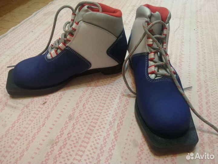 Лыжные ботинки