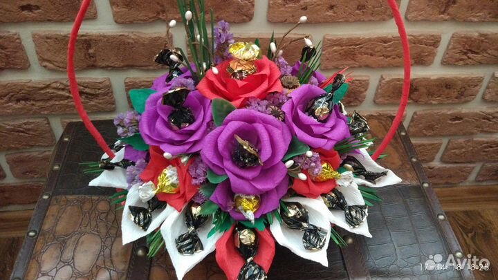 Букеты цветов с конфетами на заказ