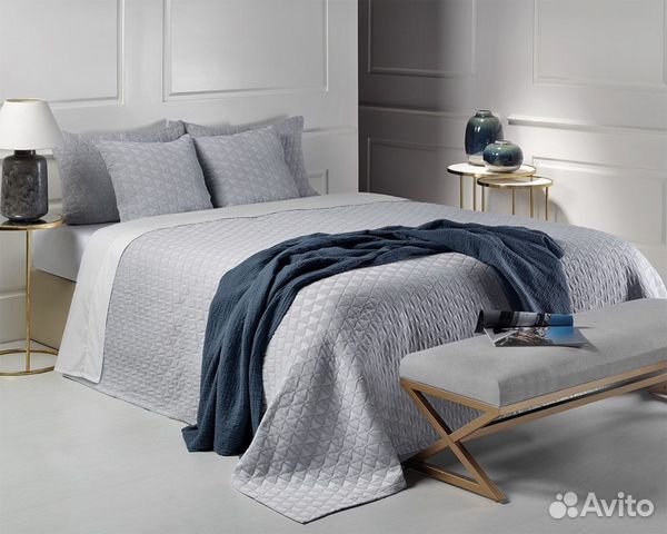 Серое жаккардовое покрывало