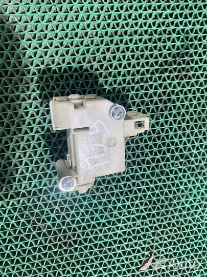 Моторчик замка бака Ауди А4 Б6 Б7