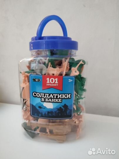Набор солдатиков и военной техники
