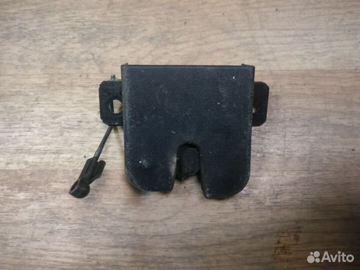 Замок крышки багажника VW Transporter T5