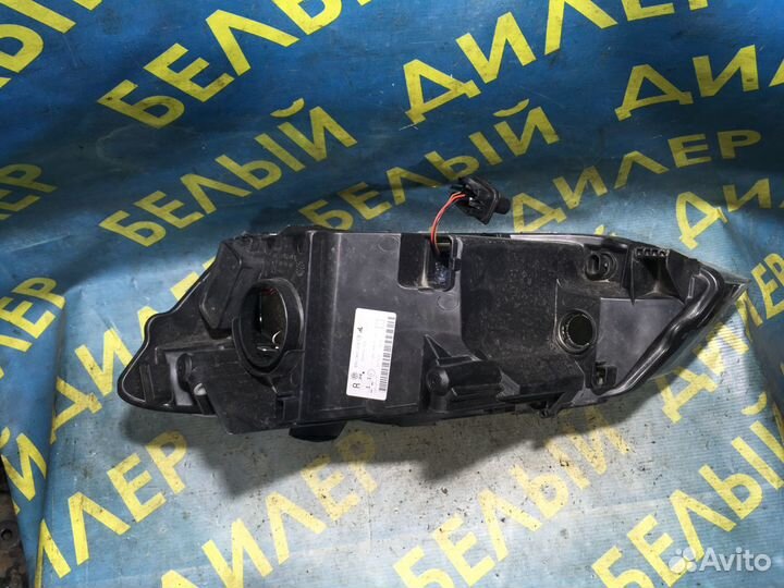 Правая фара Volkswagen Polo sed RUS