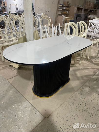 Стол обеденный