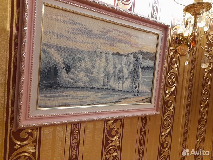 Готовая вышивка крестом. Картина