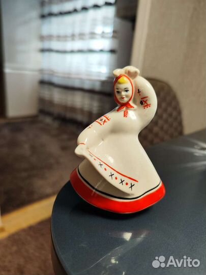 Статуэтка плясунья