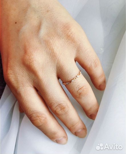 Золотое кольцо с бриллиантом