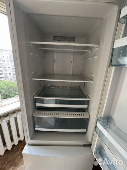 Холодильник Haier CFE633CW