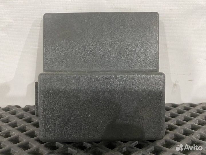 Накладка петли багажника левая Volvo FH4 82846118