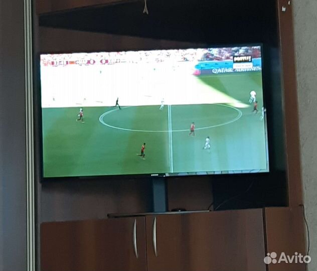 Телевизор Samsung с кронштейном