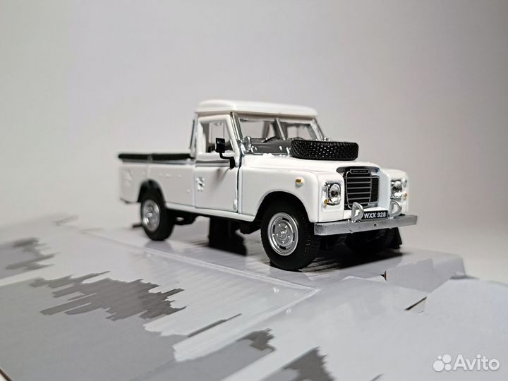 Land Rover Series 109 Pickup white Cararama 1:43