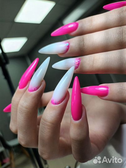 Модель на маникюр