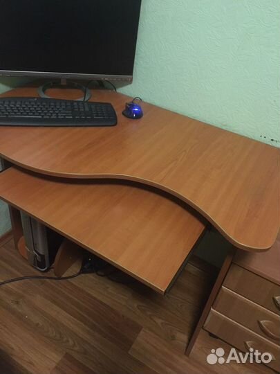 Компьютерный стол