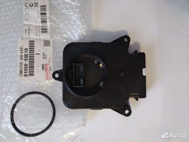Блок фары Toyota camry v70 81056-33E10