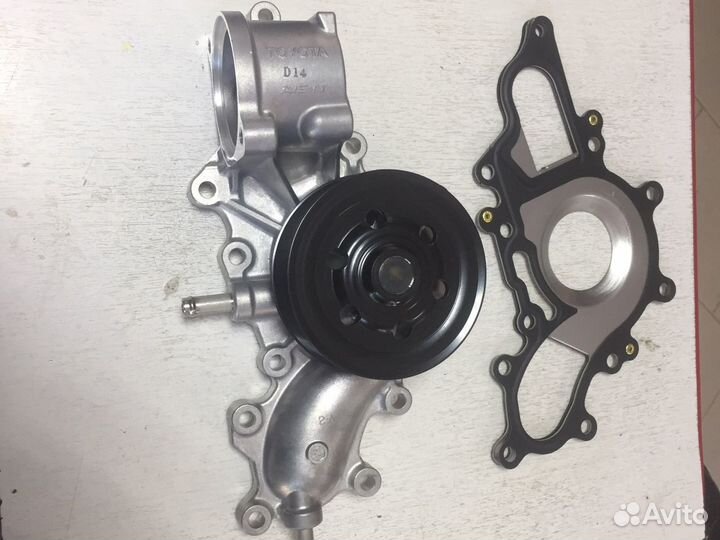 Водяной насос помпа Toyota LC 200