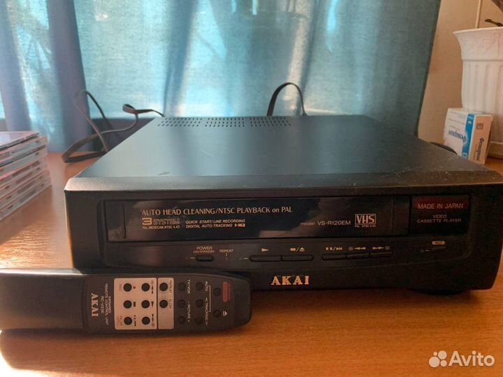 Кассетный японский видеомагнитофон