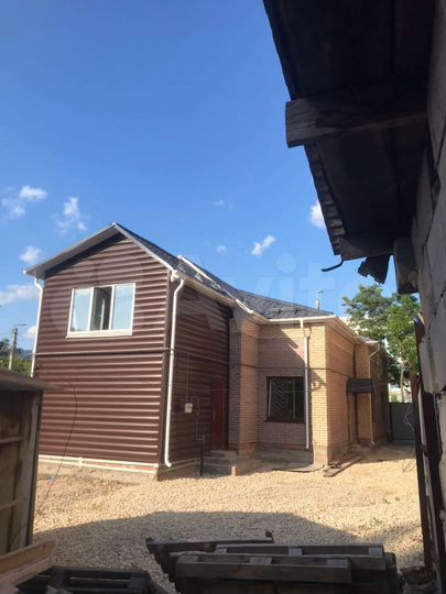 Коттедж 210 м² на участке 6 сот.