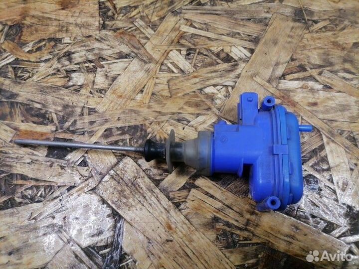 Активатор замка двери передний правый Audi 100 С3