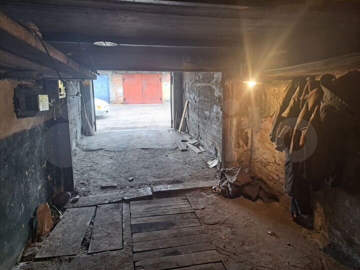 Гараж, > 30 м²