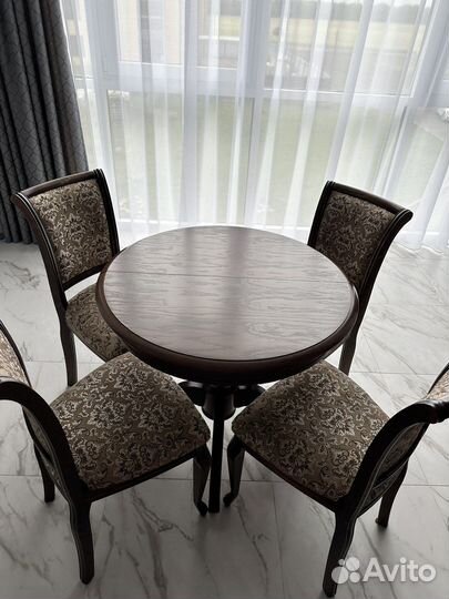 Стол и стулья для кухни