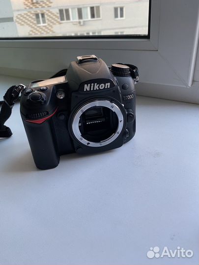 Nikon D7000 body + Nikkor 18-105