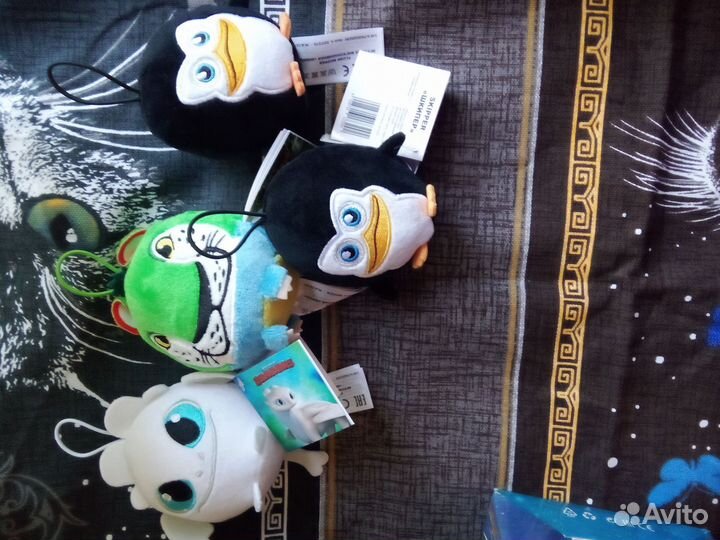 Кружки, тарелки, брелки на рюкзак