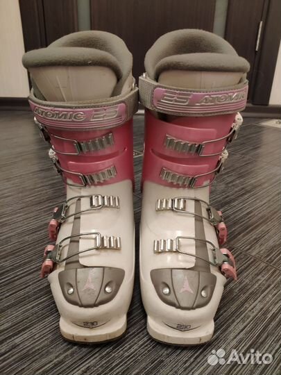 Горнолыжные ботинки atomic 23