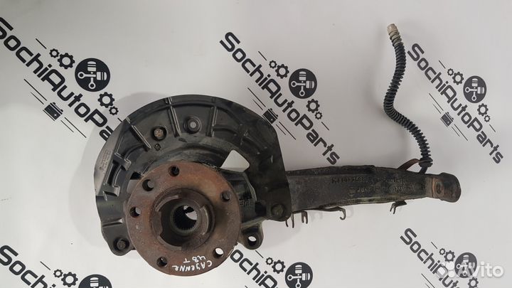 Кулак передний правый Cayenne Touareg Q7