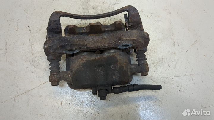 Суппорт Nissan Elgrand, 1998