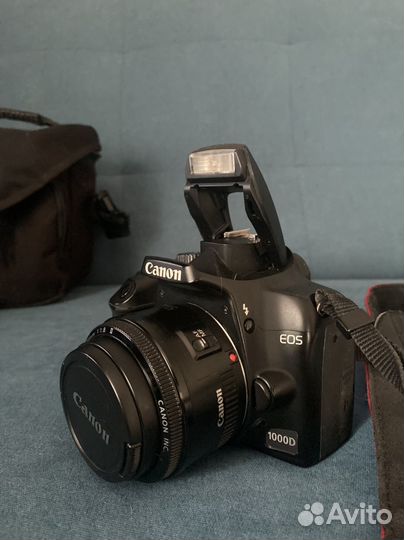 Зеркальный фотоаппарат Canon 1000d