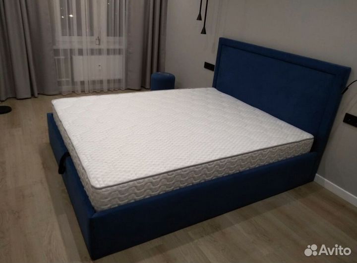 Белая кровать