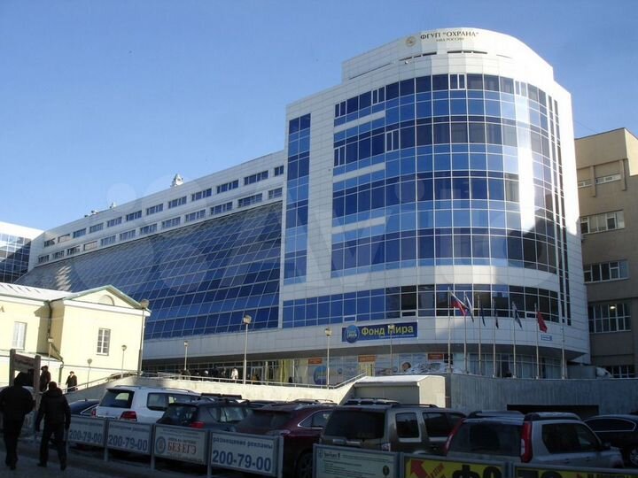 Торговое помещение в центре, 702 м²