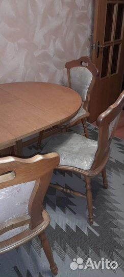 Стол и стулья на кухню
