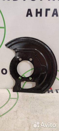 Пыльник тормозного диска передний правый Nissan