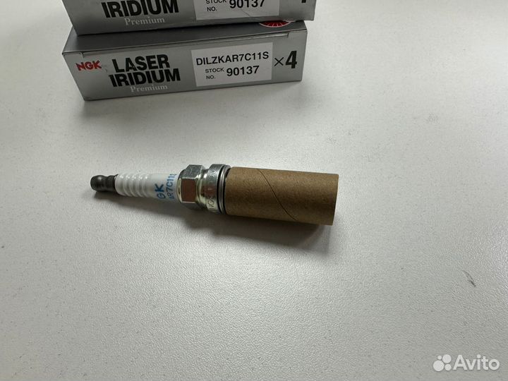 Комплект свечей зажигания 4 шт NGK 90137 dilzkar7C