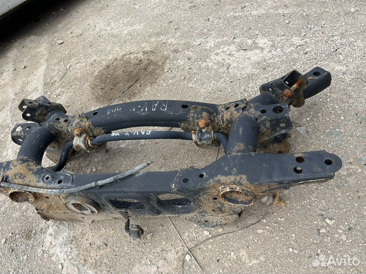 Задний подрамник toyota rav4 30 2006г