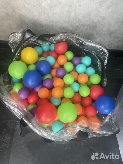 Сухой бассейн с шариками