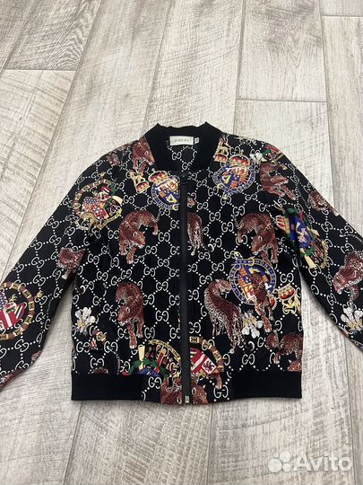 Бомбер на девочку