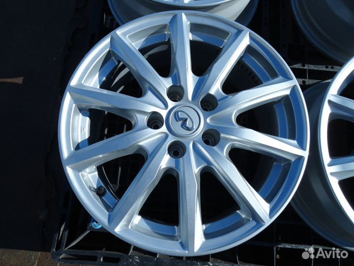 Nissan оригинальные диски R17 5*114,3 7j вылет 45