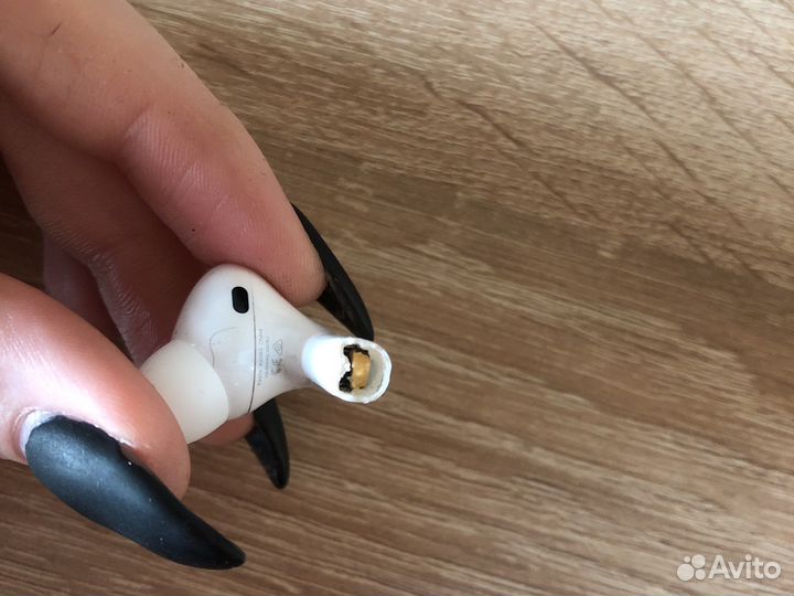 Правый наушник airpods pro