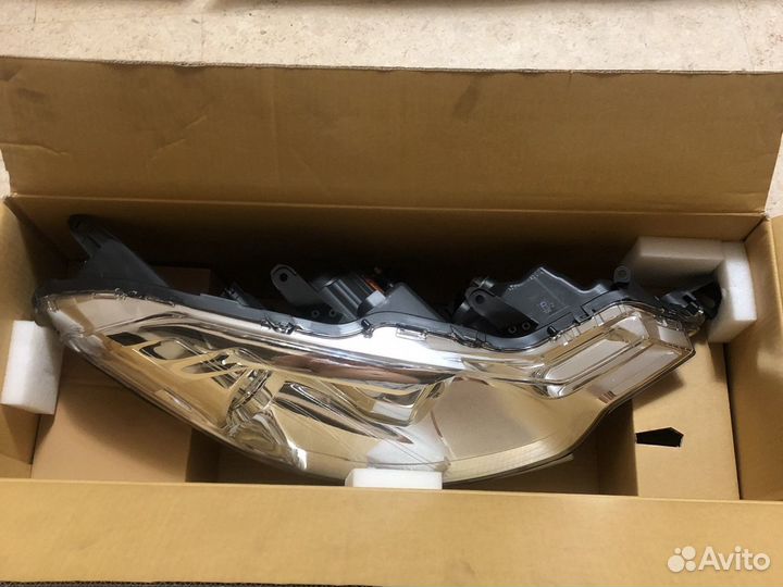 Citroen C-Crosser Фара Xenon