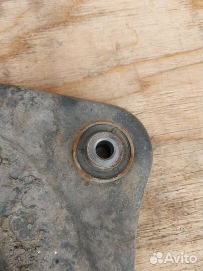 Рычаг передний левый Nissan Leaf AZE0 54501-1KA0B