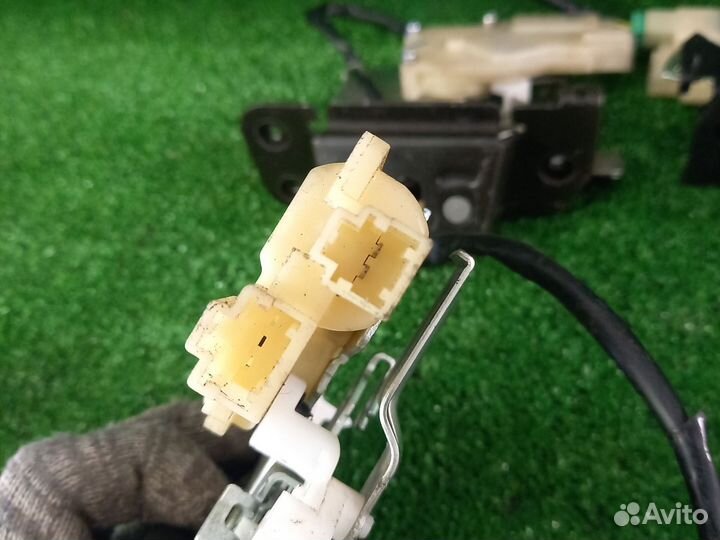 Замок крышка багажника Honda Fit jazz