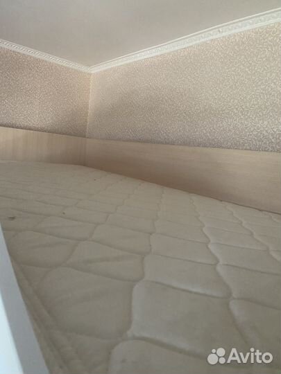 Детская кровать чердак со столом и шкафом