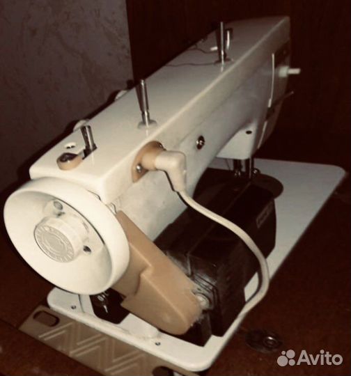 Швейная машина Чайка 142 М