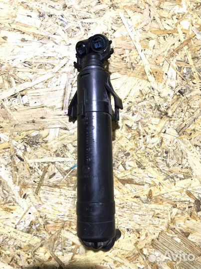 Форсунка омывателя левой фары Passat B7