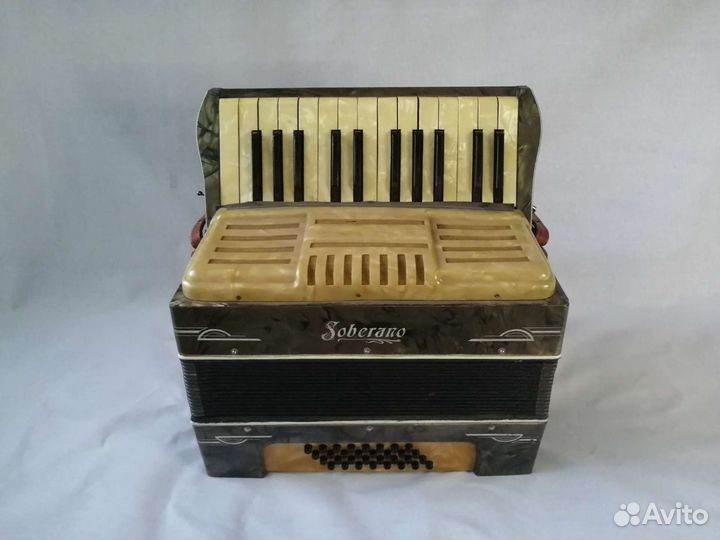 Аккордеон Soberano 1/2, времён ВОВ