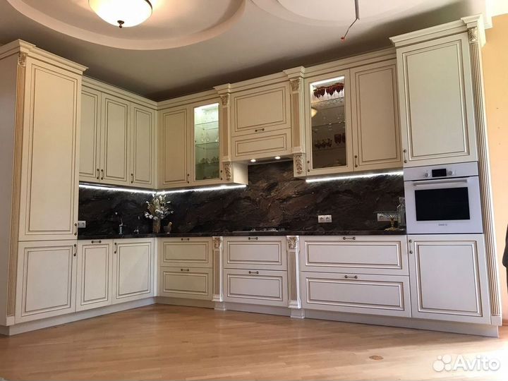 Кухня в потолок