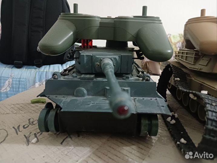 Продаю танки игрушки нерабочие