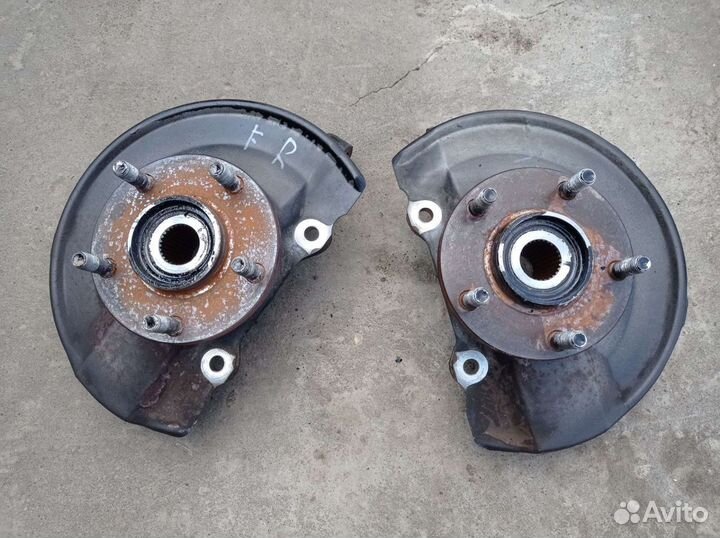 Кулак поворотный ланцер 10 передний